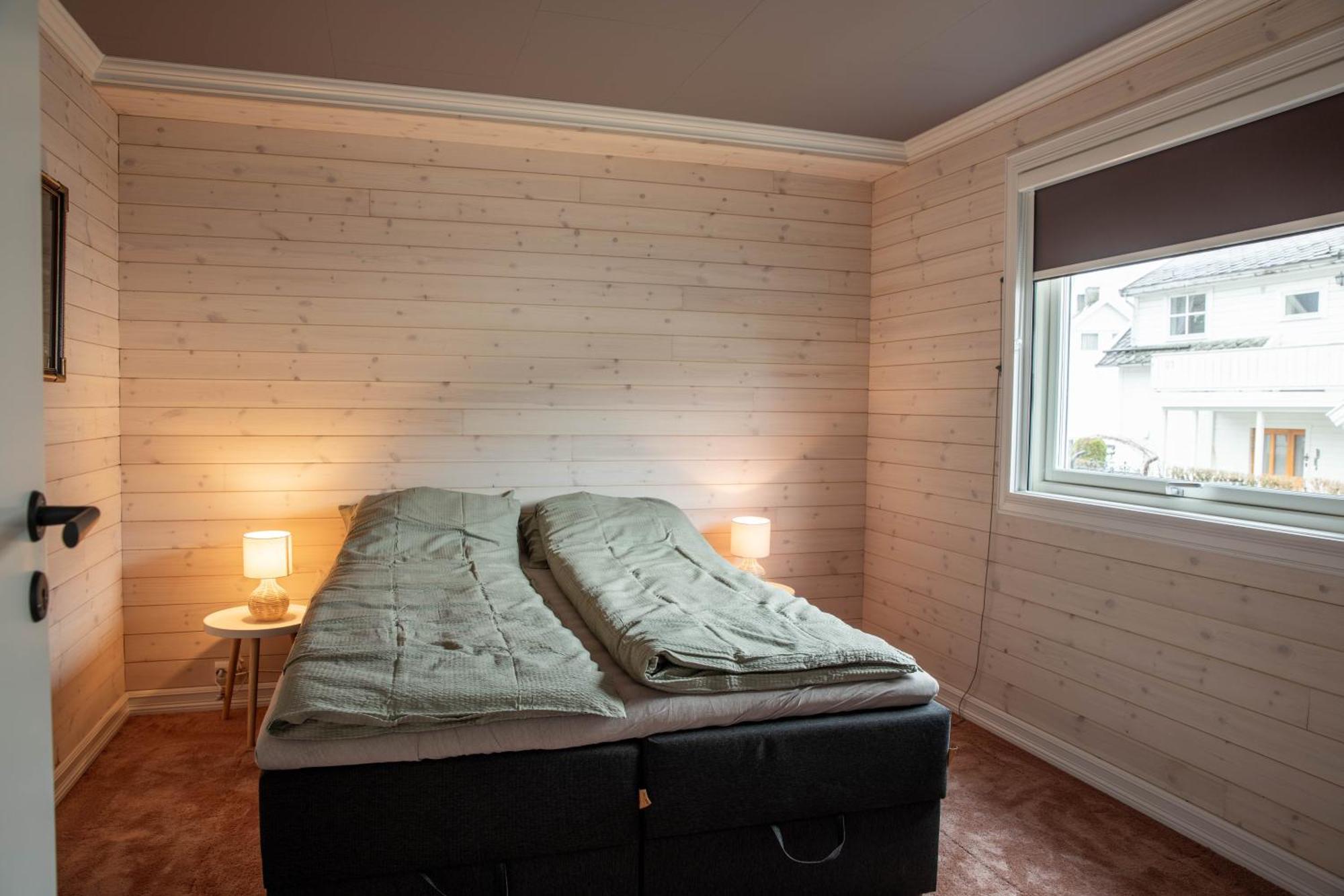 סוגנדל Huset Pa Plassen מראה חיצוני תמונה